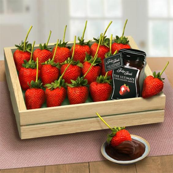 AC2000, California Long-Stemmed Strawberry Crate with Fudge Sauce
