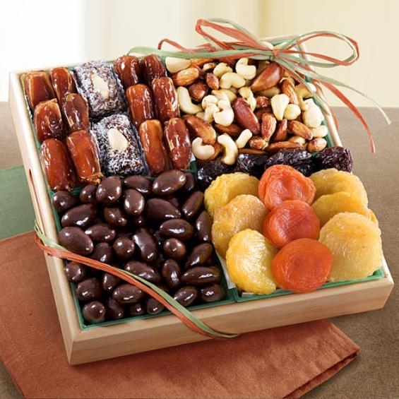 AP8007S, Santa Cruz Dried Fruits with Savory and Chocolate Nuts Crate