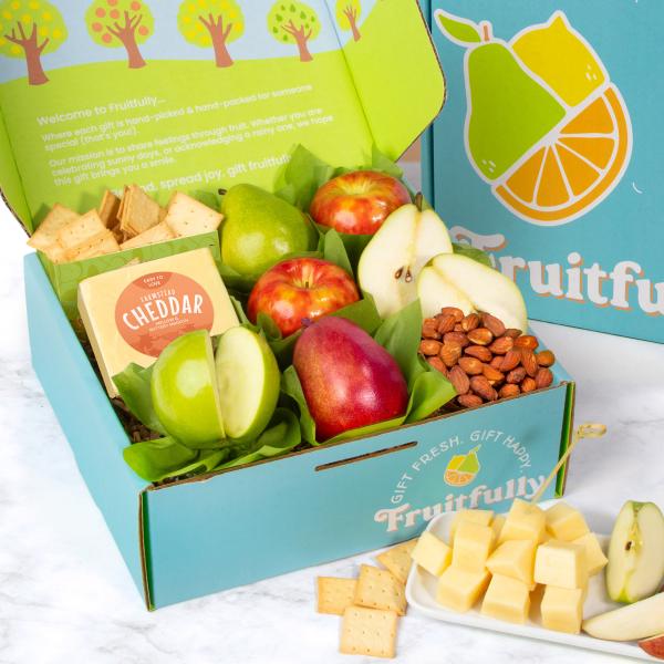 AB1017, Perfect Pairings Fruit and Cheese Gourmet Gift Box